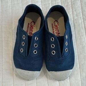 Cienta Navy Canvas Slip-On Kids Sneakers